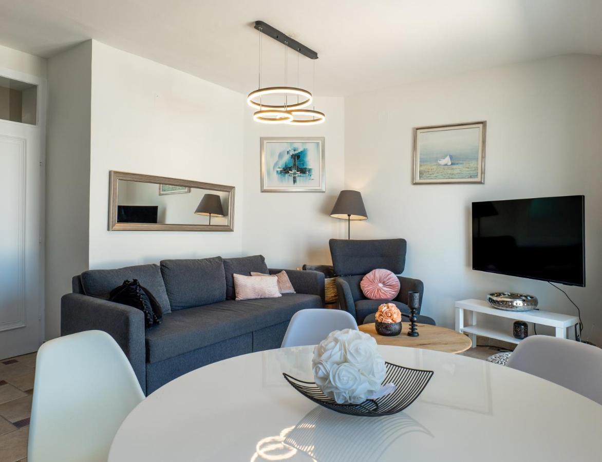 Pool Apartment Ena Pag Town Eksteriør bilde
