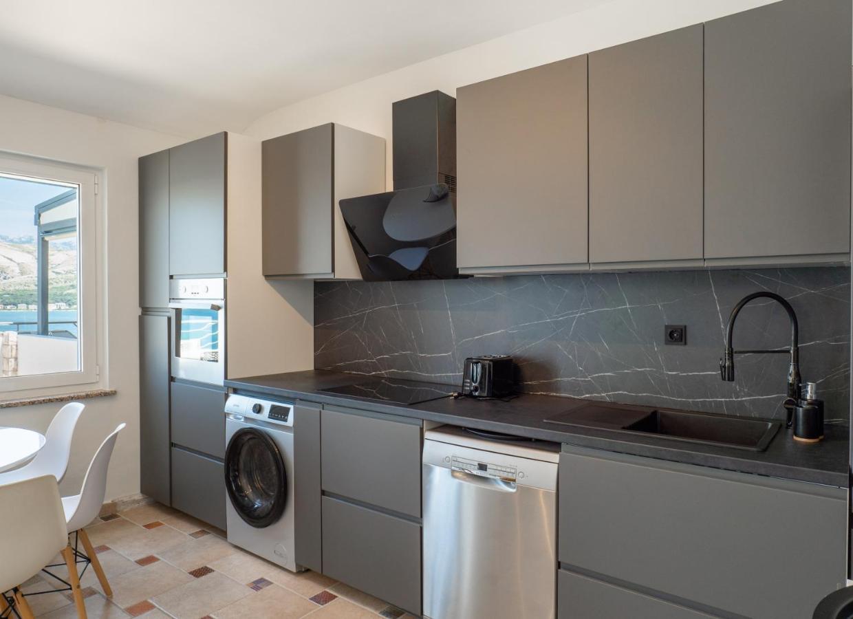 Pool Apartment Ena Pag Town Eksteriør bilde
