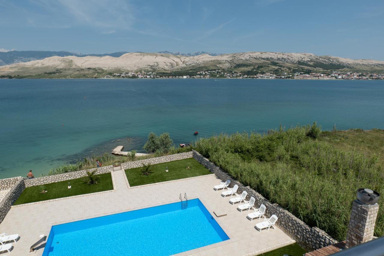 Pool Apartment Ena Pag Town Eksteriør bilde