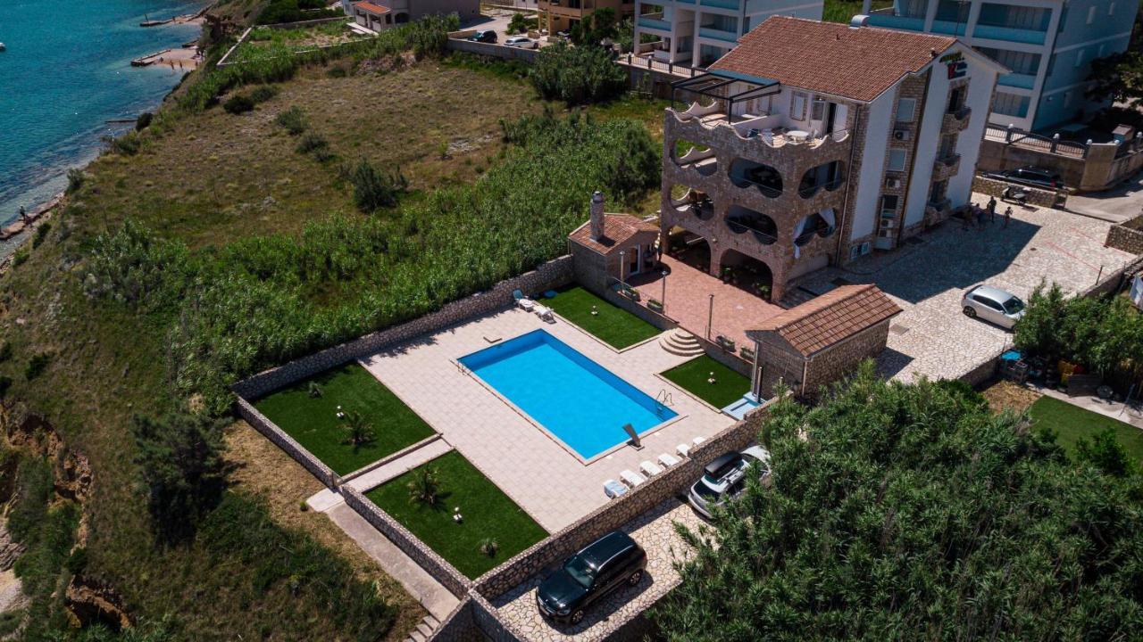 Pool Apartment Ena Pag Town Eksteriør bilde